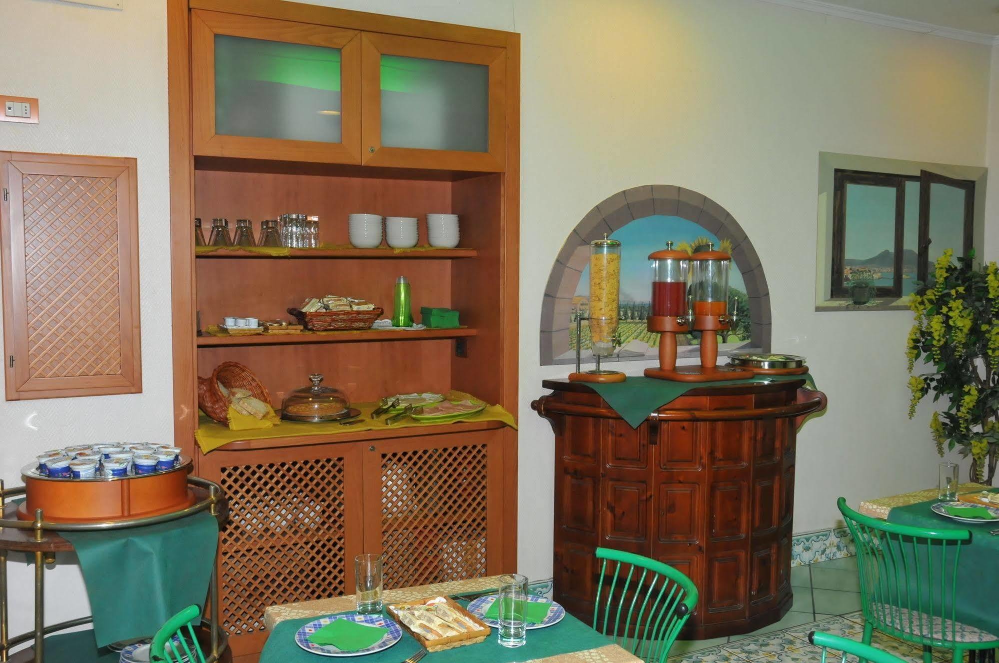 Hotel Potenza نابولي المظهر الخارجي الصورة
